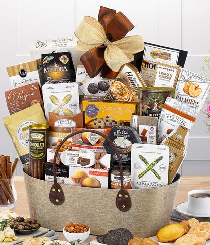 Large gourmet Thanksgiving gift basket with chcolate and snacks