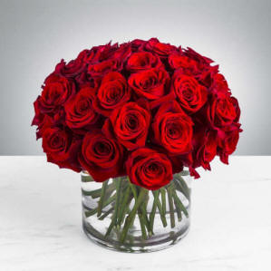 A vase of roses